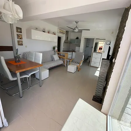 Apartment Oaza - 140m From The Sea, Big Terrace & Garage