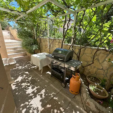 Oaza - 140m From The Sea, Big Terrace & Garage Apartment